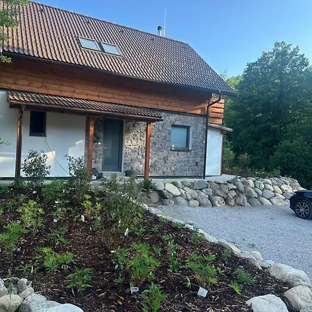 Hrbánik Tále Alpesi faház Sebesér